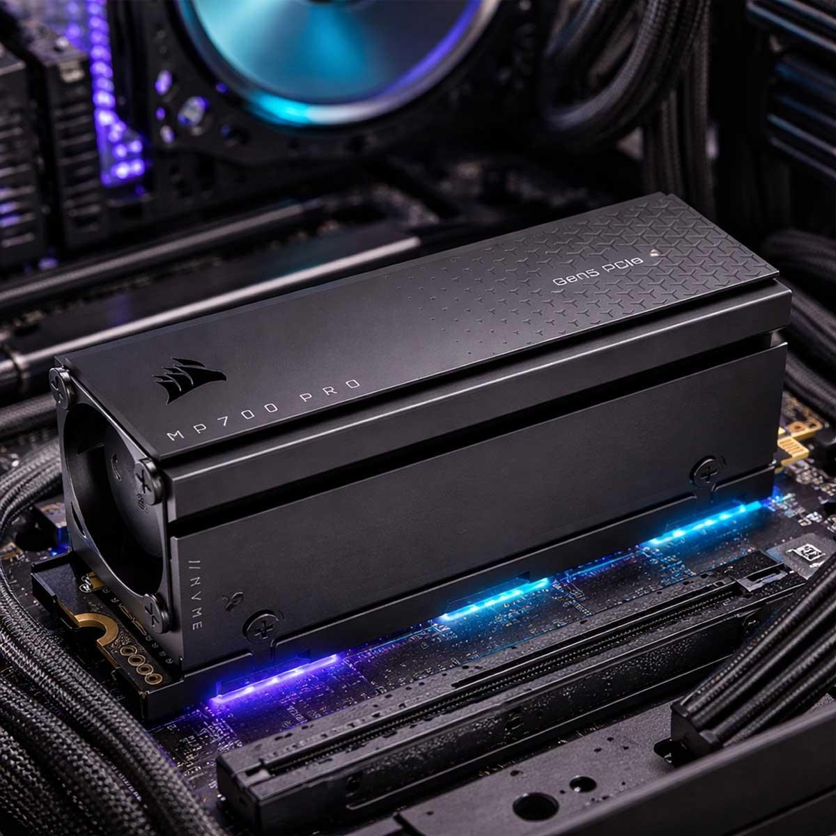 كورسير قرص تخزين SSD داخلي MP700 Pro Gen5 PCIe بسعة 1 تيرابايت مع مبرد