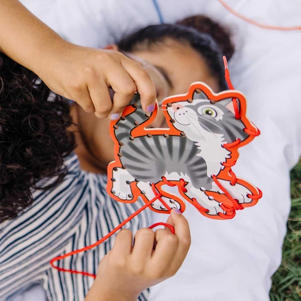 ميليسا آند دوغ مجموعة أنشطة ربط وتتبع الحيوانات الأليفة للجنسين، 3-4 سنوات