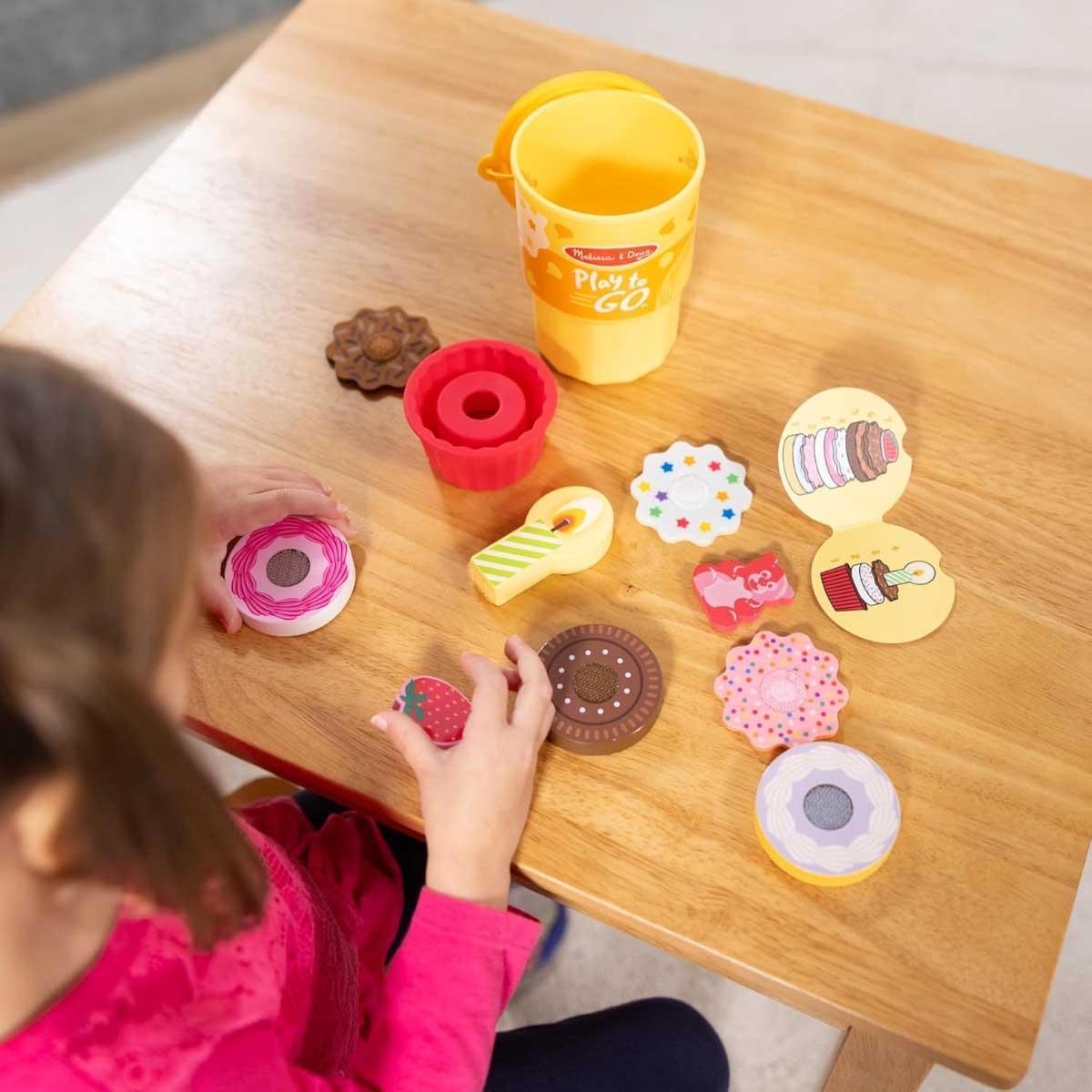 ميليسا آند دوغ لعبة طعام لعب للسفر بلاي تو غو كيك وبسكويت للجنسين، 3-4 سنوات
