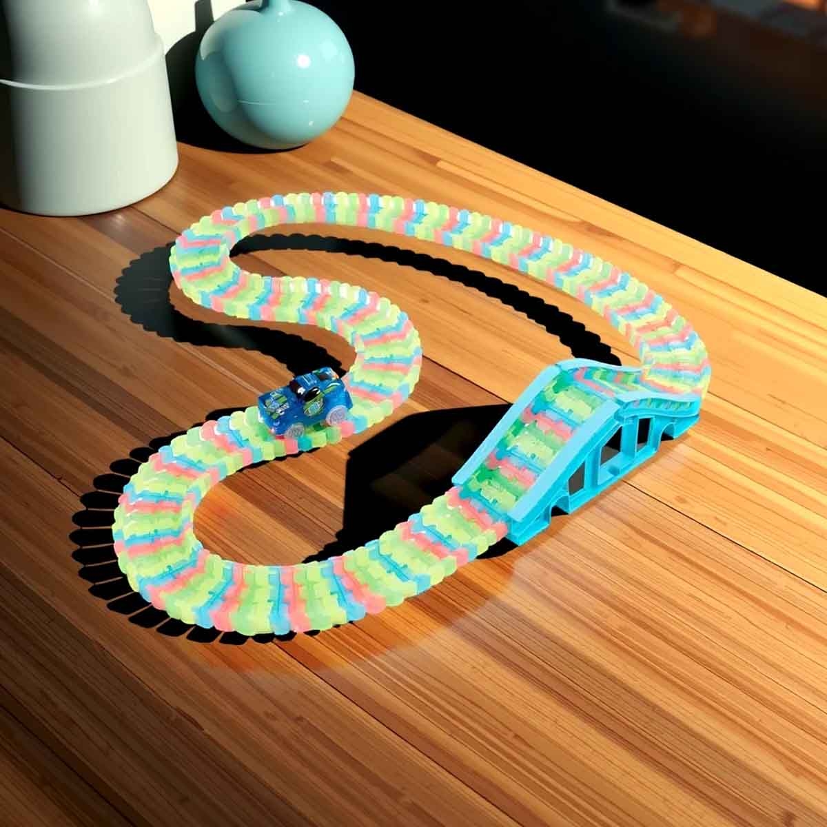 آدو مجموعة سباق تراك متوهجة 160 قطعة للأولاد من عمر 5-7 سنوات
