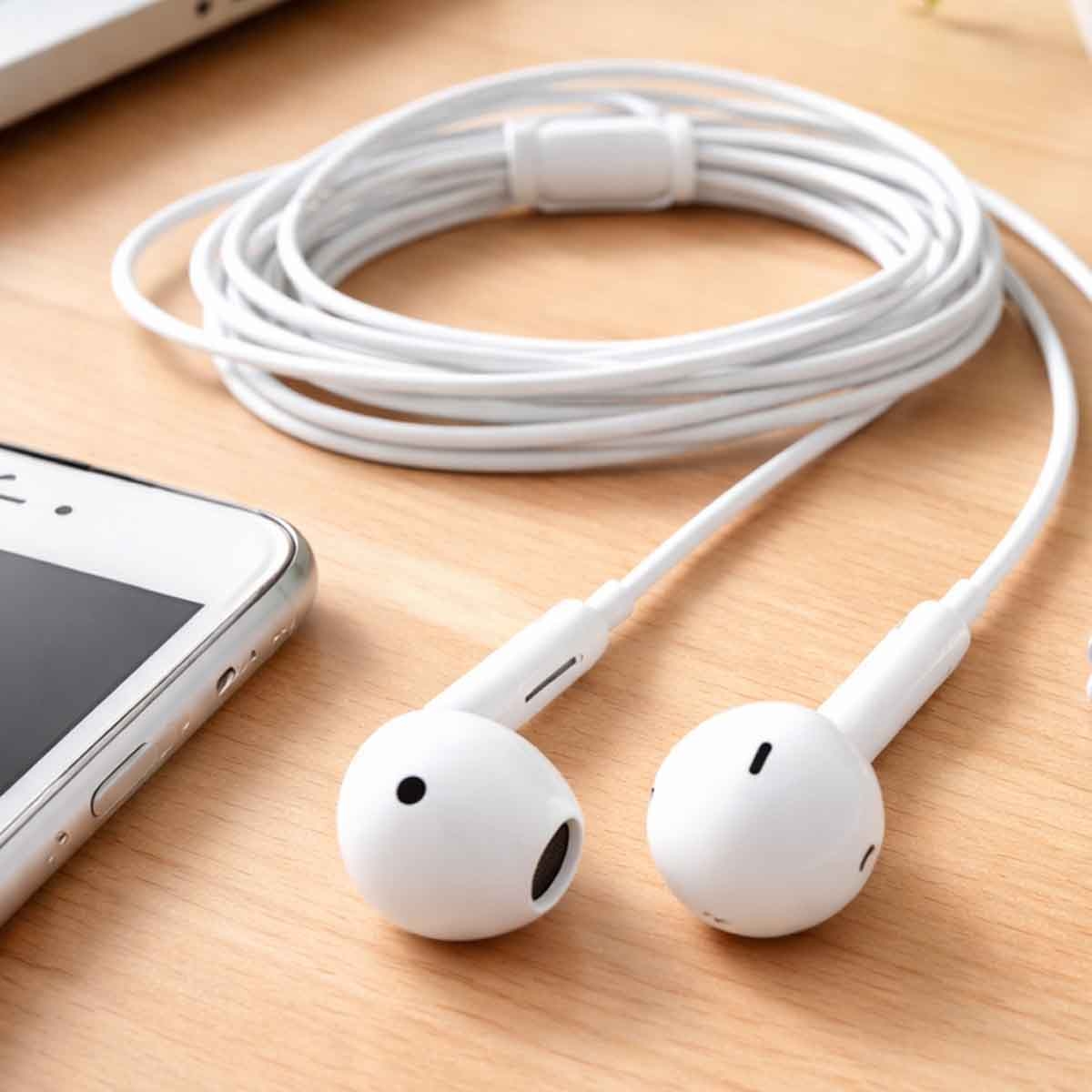 أبل سماعة ايربودز سلكية لايتنينغ