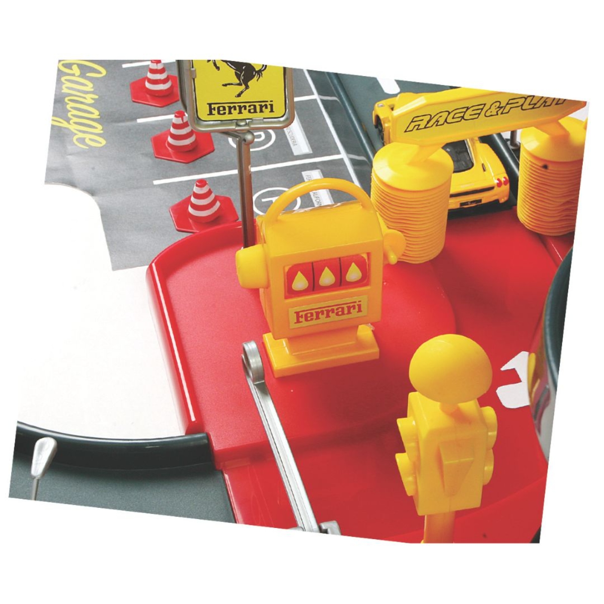 بوراجو مجموعة مواقف سيارات فيراري 1:43 للأولاد، 3-4 سنوات