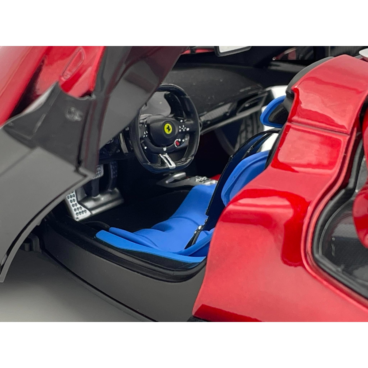 بوراغو سيارة فيراري دايتونا SP3 سيغنيتشر بمقعد مفتوح مصبوبة معدنية بمقياس 1:18 للأولاد، 13+ سنة