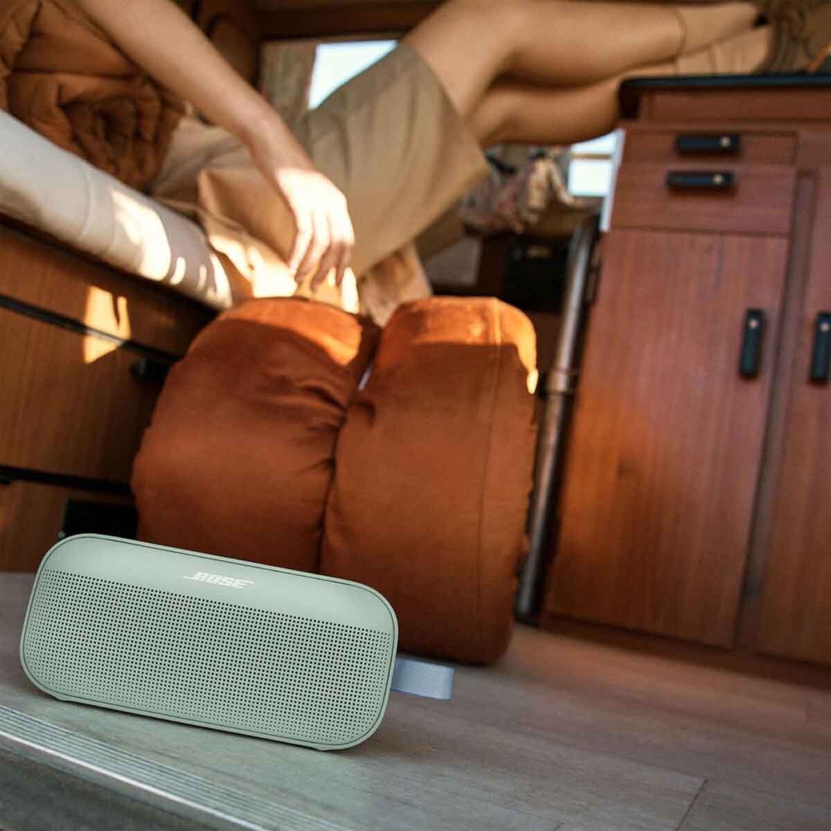 بوز ساوند لينك فليكس الجيل الثاني سماعة لاسلكية محمولة باللون الأسود