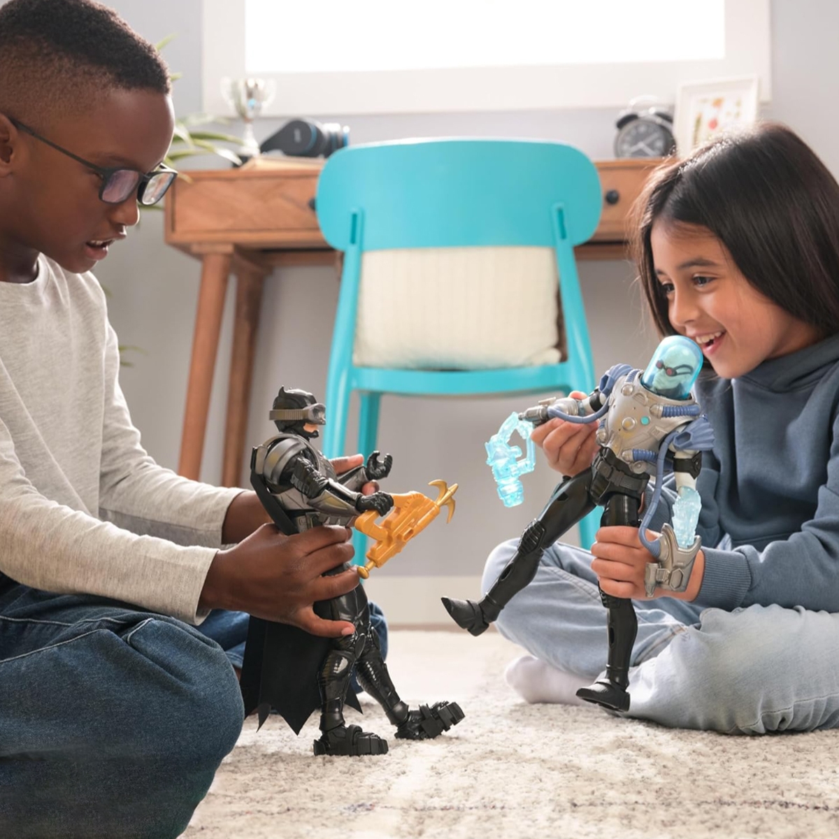 دي سي كوميكس دميتا باتمان ضد مستر فريز من مغامرات باتمان بحجم 12 إنش للجنسين، 5-7 سنوات، مجموعة من 2