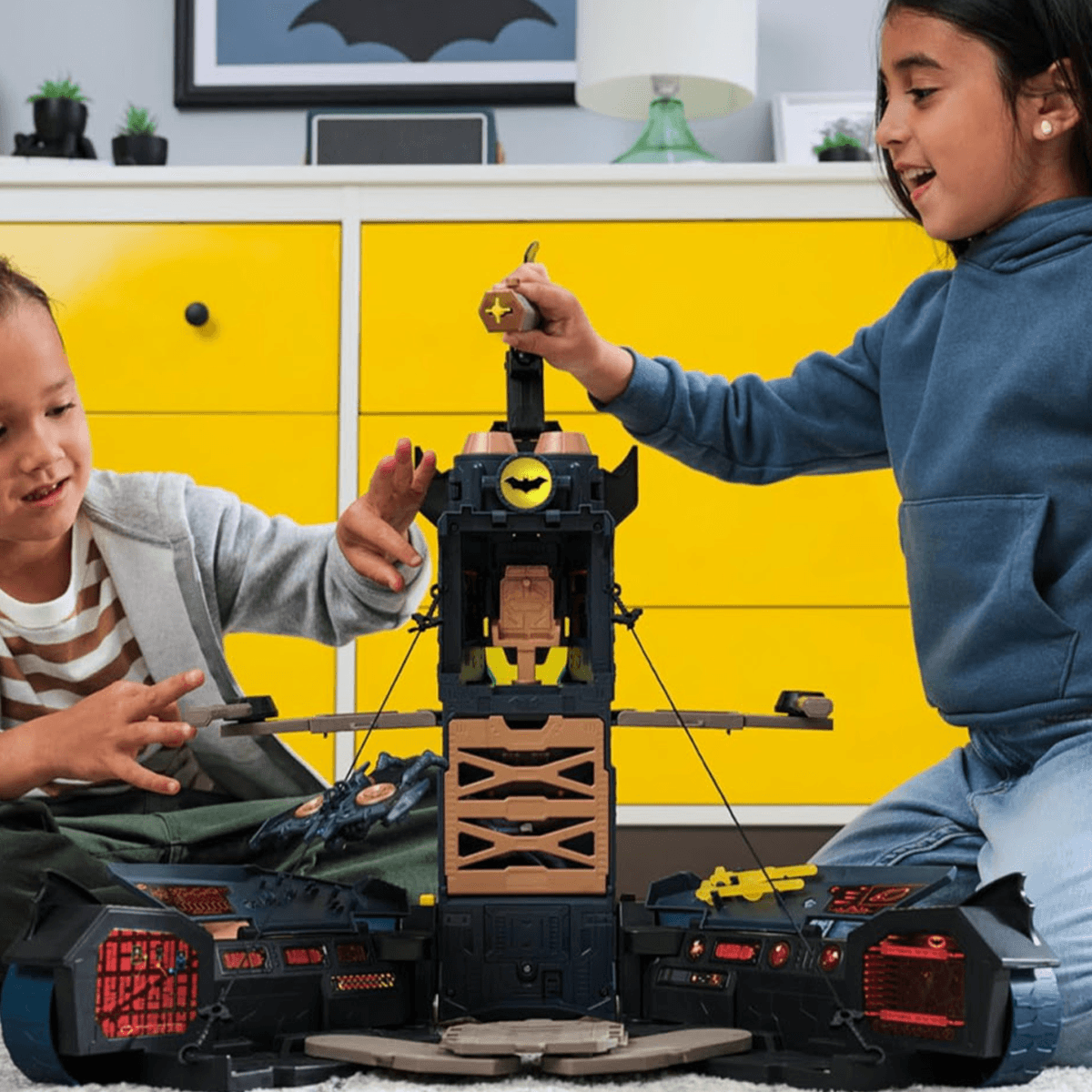 دي سي كومكس مجموعة لعب السيارة باتموبيل ألتيميت متحول للجنسين، 5-7 سنوات