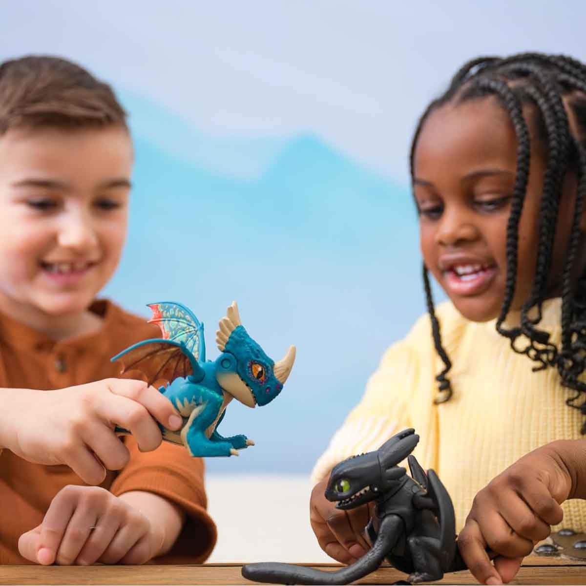 دريم وركس مجسم تنين ستورم أرو صغير تفاعلي مع صوت للأولاد من 5 إلى 7 سنوات