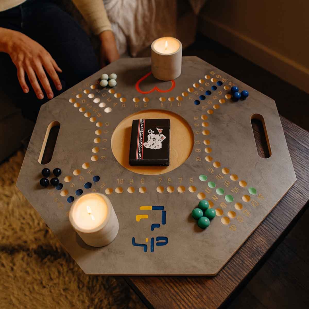 فور أند بلس مجموعة لعبة جاكارو لوحية قابلة للطي بلون رمادي، للجنسين، 4 لاعبين