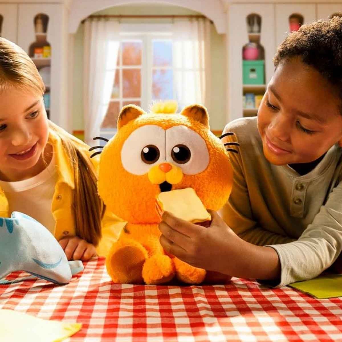 جولياث أنيماجيك بيبي غارفيلد دمية محشوة تفاعلية بطول 10 إنش، للجنسين، من عمر 3 إلى 4 سنوات