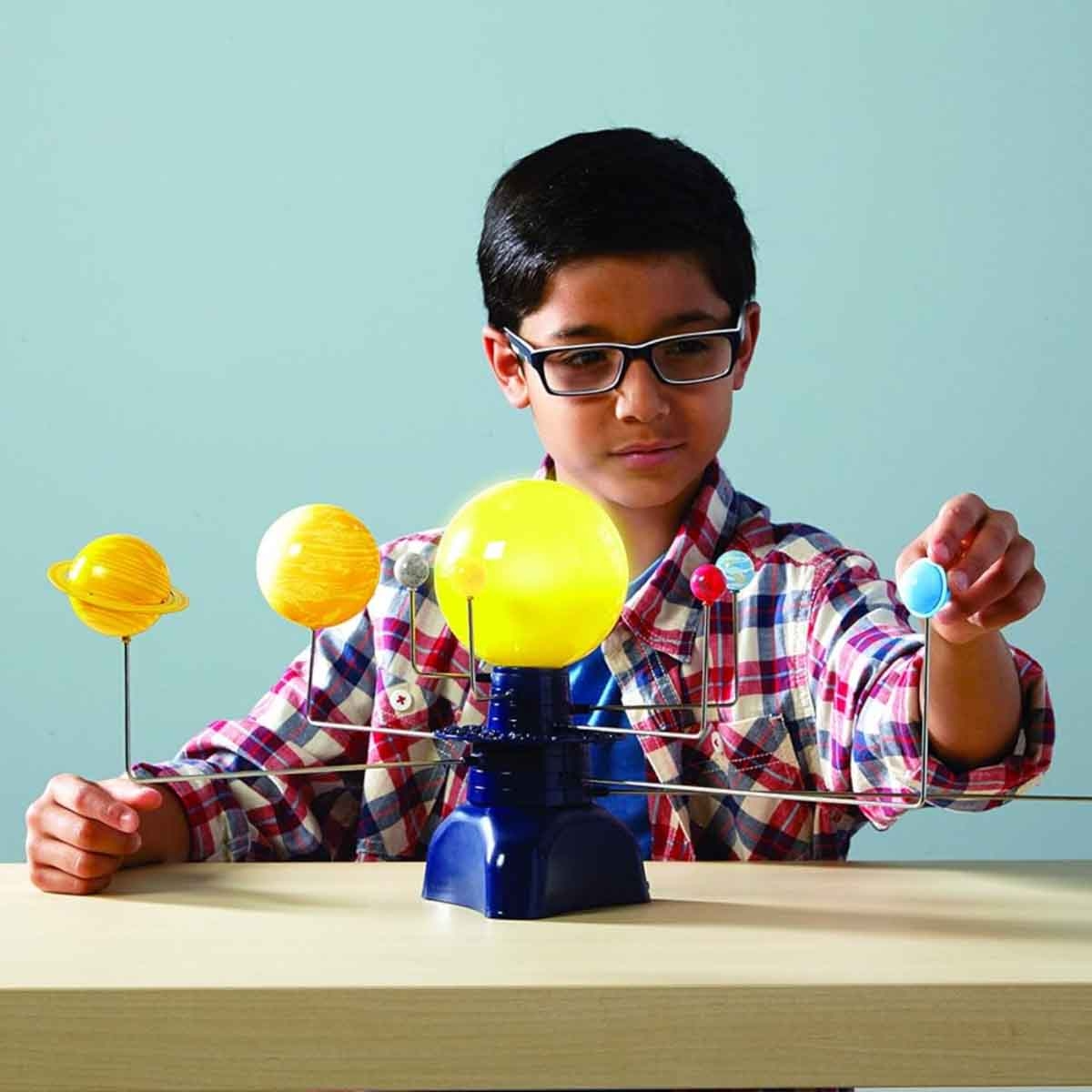 ليرننغ ريسورسز النظام الشمسي المتحرك مع عرض آلي جيو سفاري للجنسين، 8-10 سنوات