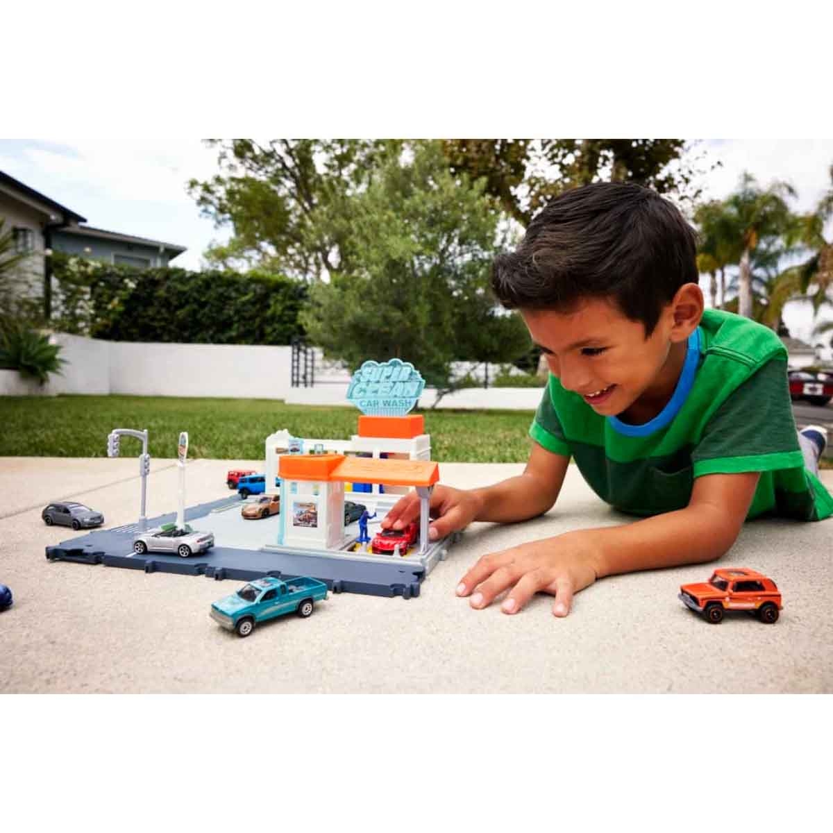 ماتشبوكس مجموعة مغسلة السيارات سوبر كلين مع سيارة هوت ويلز بيسك متنوعة، للجنسين، 3-4 سنوات