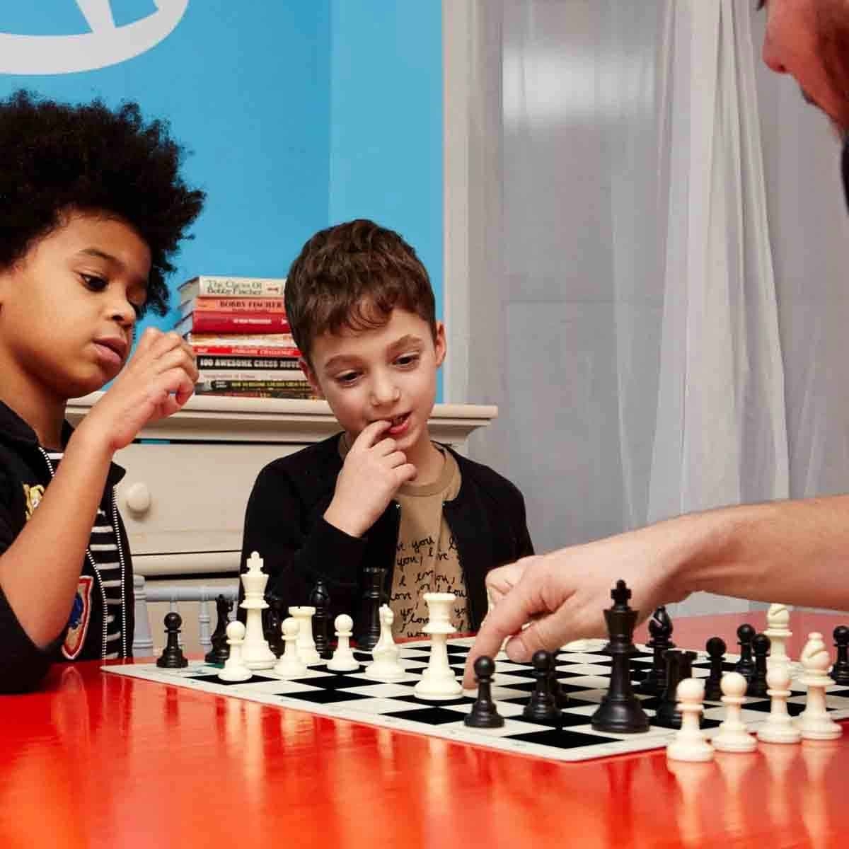 مونوبولي ستيتش مجموعة اللعبة مع لعبة لا كوكاراشا من رافنسبورجر ولوح الشطرنج من أنكيت تويز، للجنسين، 8-10 سنوات