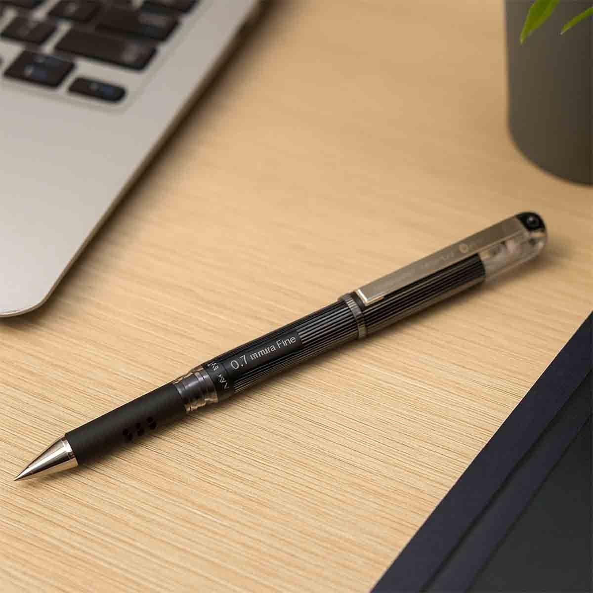 بنتل قلم جل هايبرد دي إكس 0.7 ملم أسود