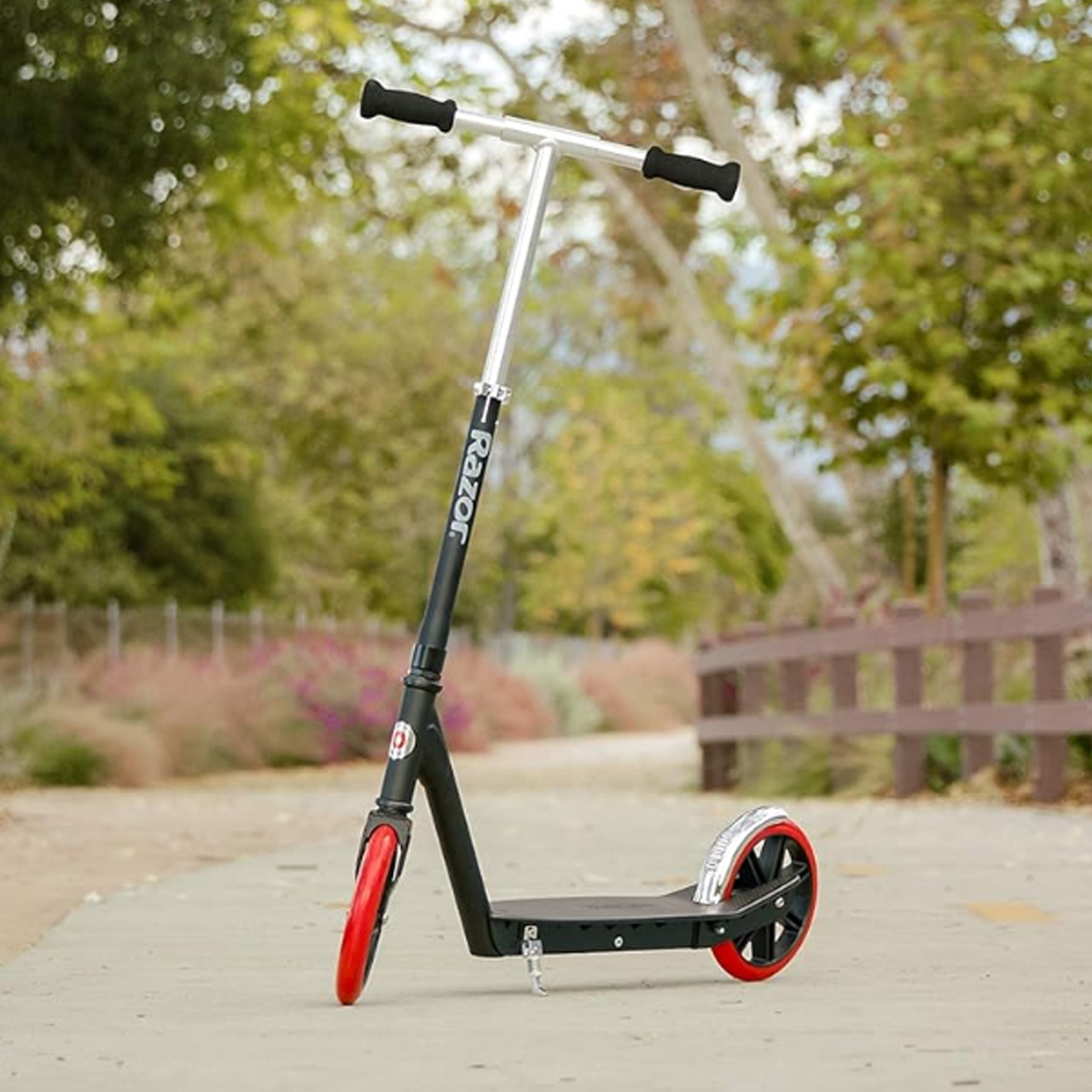 ريزر سكوتر كاربون لوكس للجنسين، 8-10 سنوات