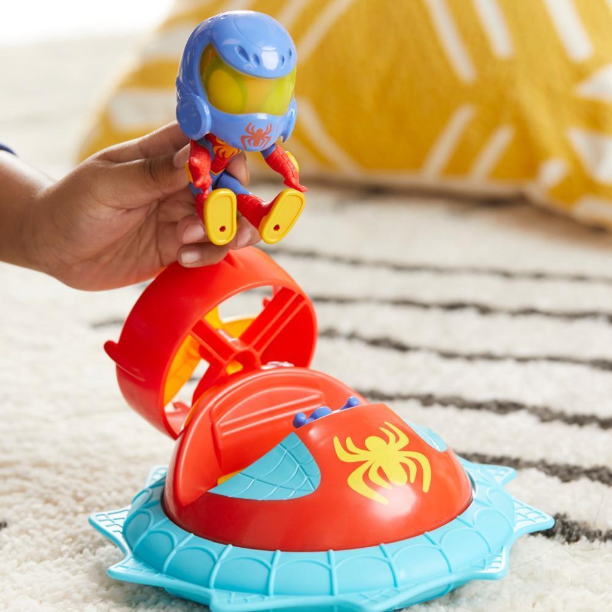 سبايدي آند هيز أمايزينغ فريندز مجموعة سبايدي سبينر مع مركبة 4 إنش للجنسين، 3-4 سنوات