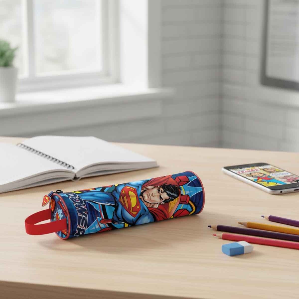 دي سي سوبرمان مقلمة بتصميم سوبرمان من القصص المصورة