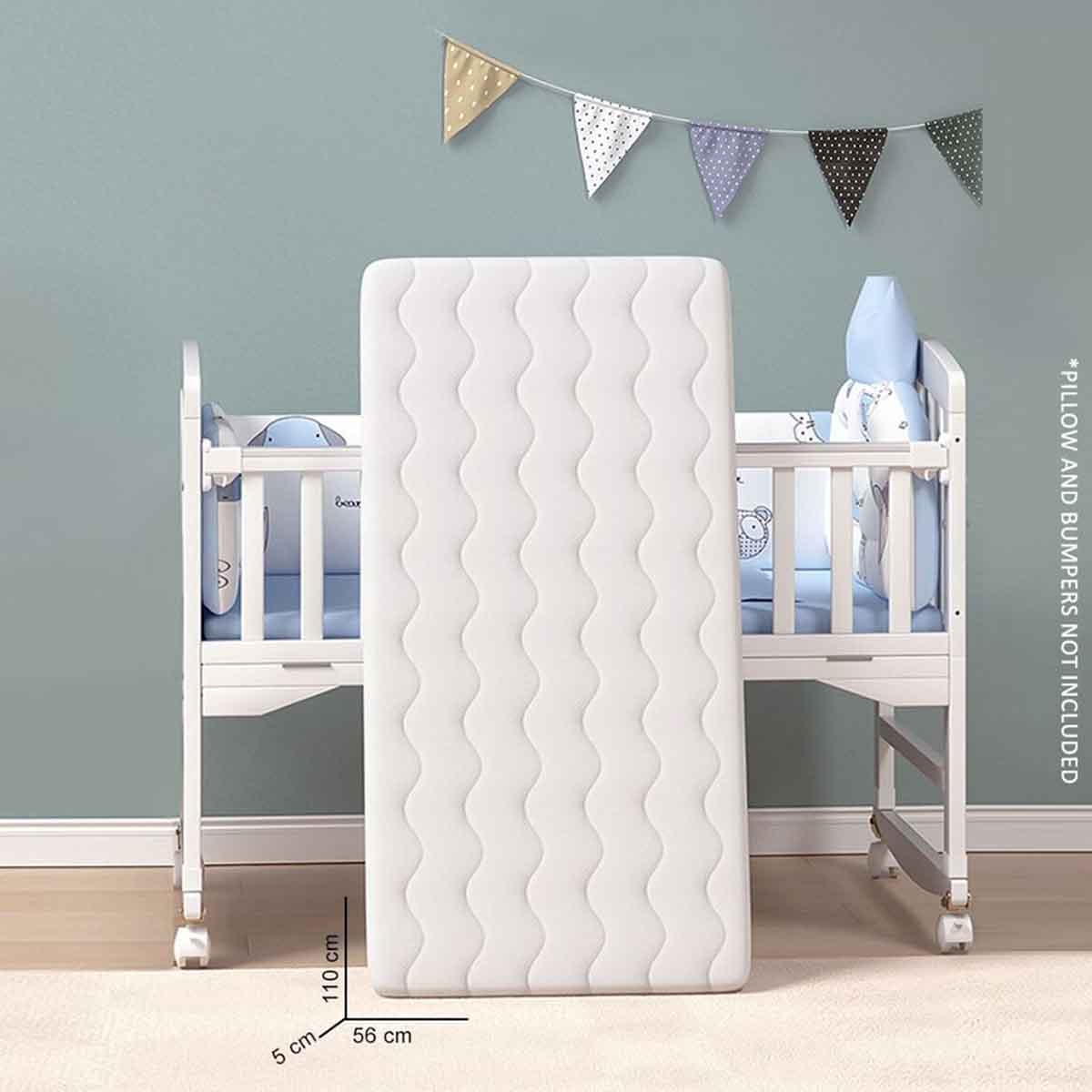 تيكنوم سرير أطفال وسرير جانبي أبيض 7 في 1 مع مرتبة وناموسية وعجلات قابلة للفك للأطفال 0-2 سنوات