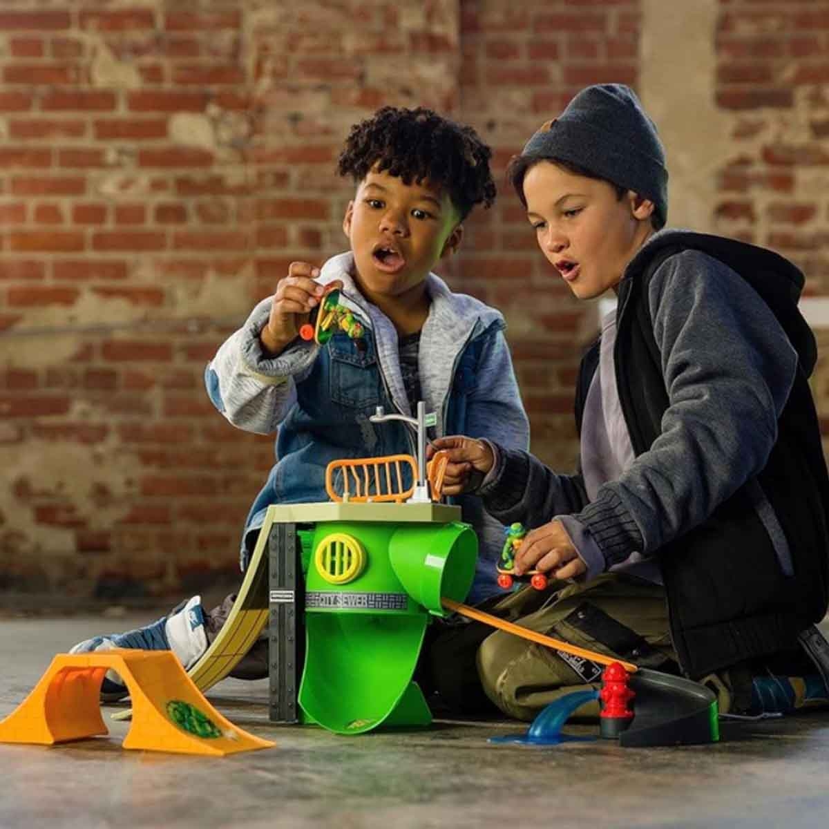 تي ام ان تي مادنس سكايت بارك طقم لعب للجنسين، 3-4 سنوات