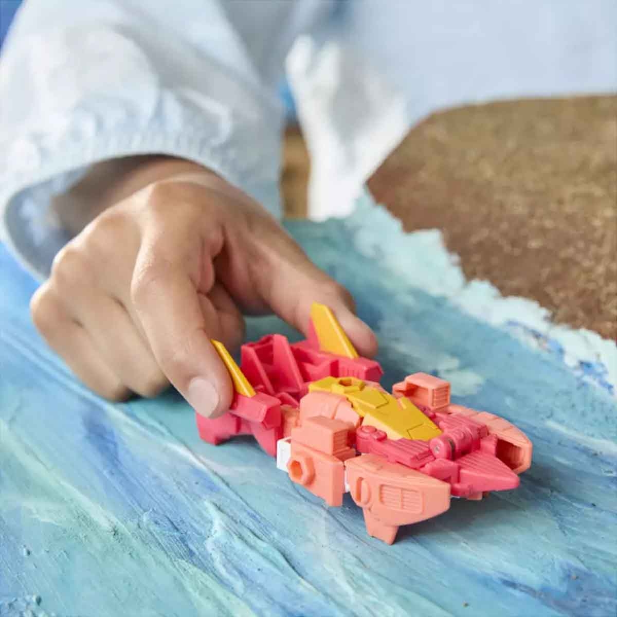 ترانسفورمرز سايبر وورلد شخصية إيليتا 1 سايبر تشينجرز للجنسين من عمر 3-4 سنوات