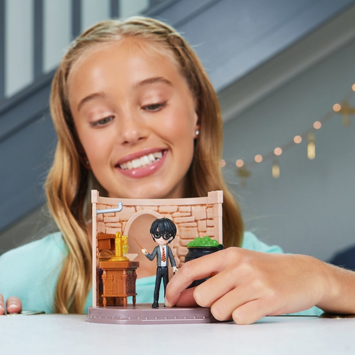 ويزاردينج وورلد هاري بوتر ماجيكال مينيز بوتيونز كلاس روم مجموعة لعب للجنسين، 5-7 سنوات